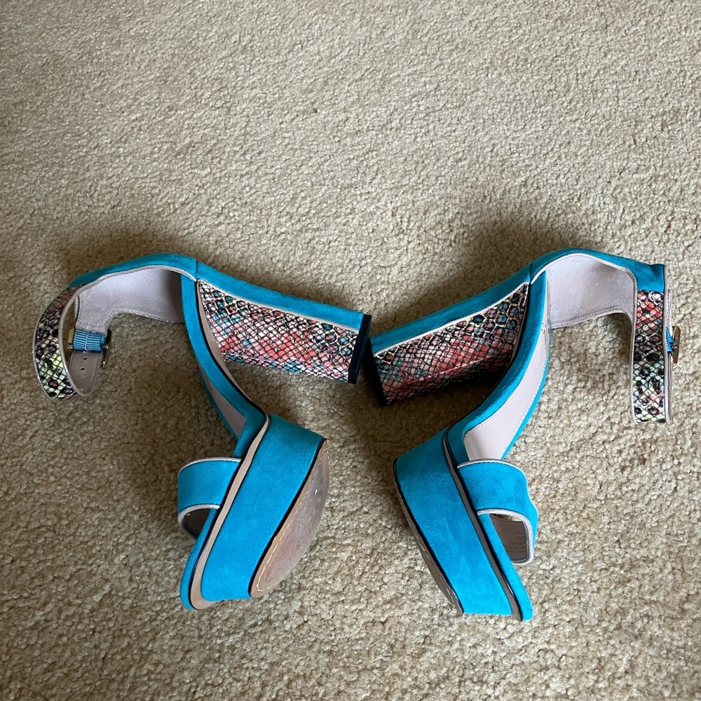 Vince Camuto Women's Aqua suede Sandals/ snake print heel
